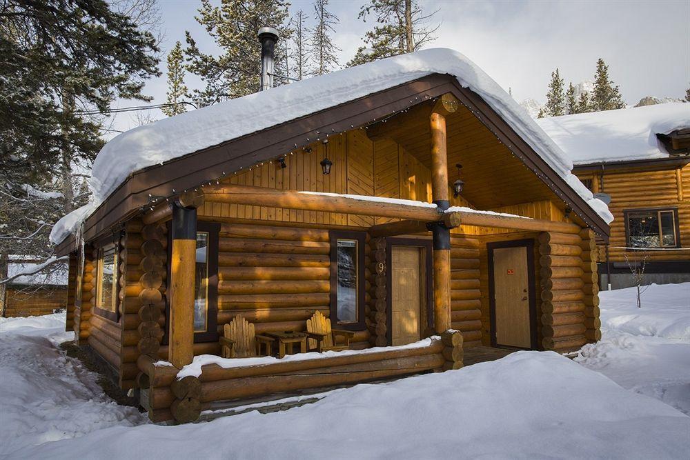 Castle Mountain Chalets Exterior photo
