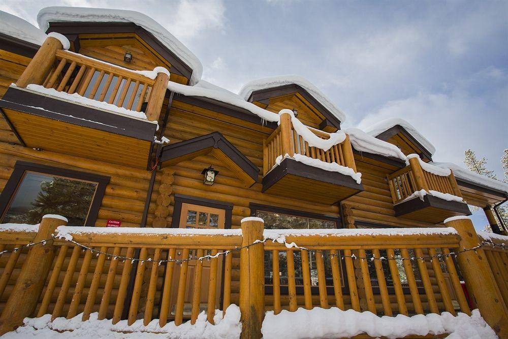 Castle Mountain Chalets Exterior photo