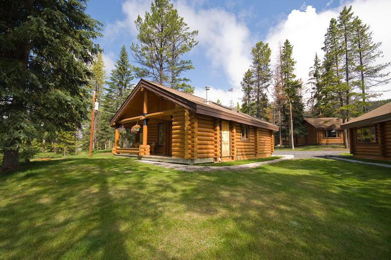 Castle Mountain Chalets Exterior photo